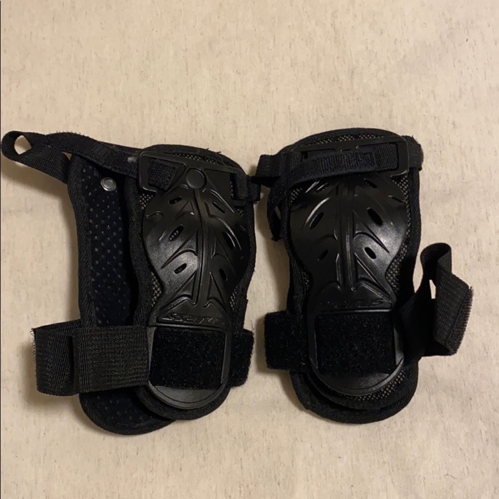 Knee pads